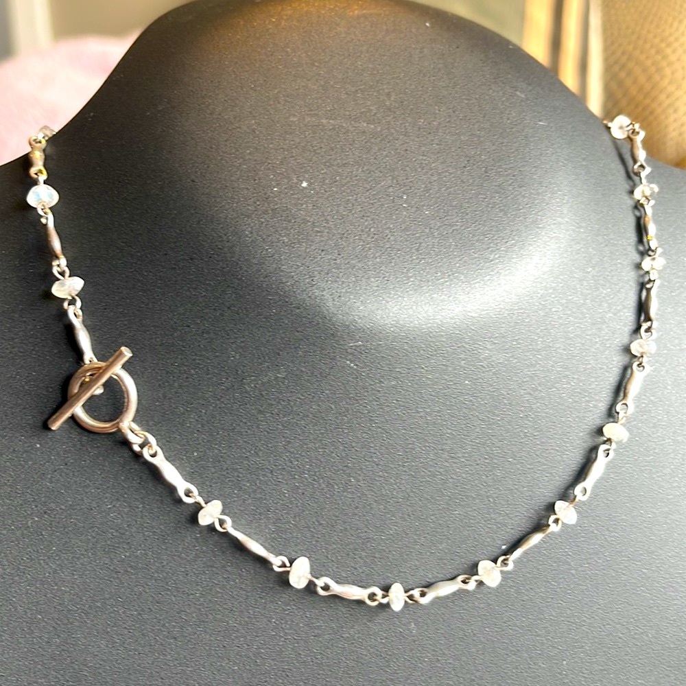 Gorgeous elegant silver choker